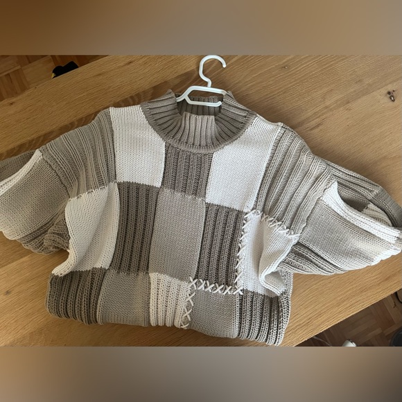 Women’ s Long Sweater . - Picture 3 of 7